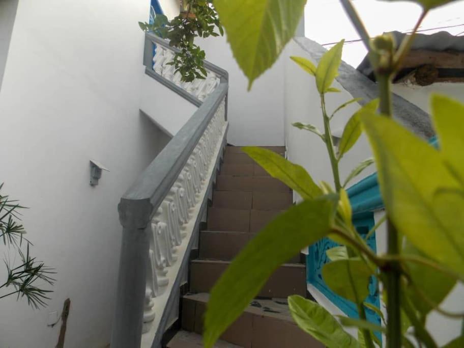 Bel appartement avec petit balcon sympa Porto-Novo Extérieur photo