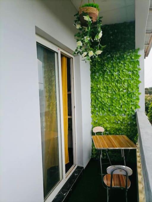 Bel appartement avec petit balcon sympa Porto-Novo Extérieur photo