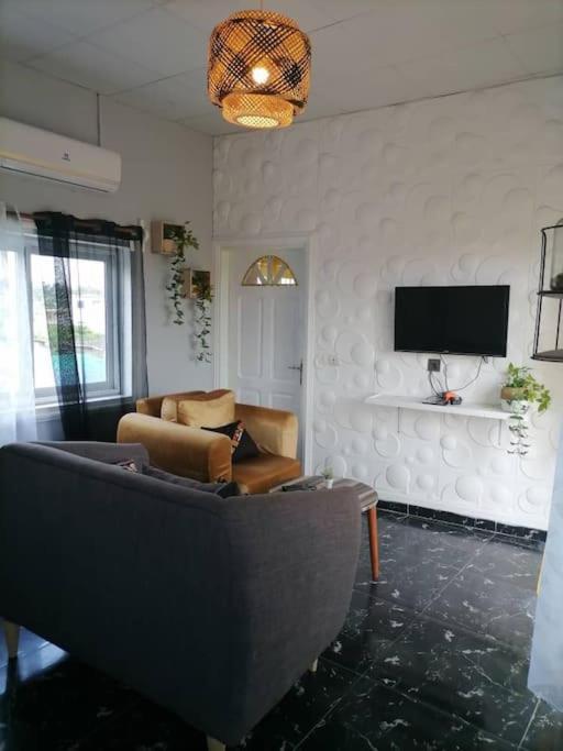 Bel appartement avec petit balcon sympa Porto-Novo Extérieur photo
