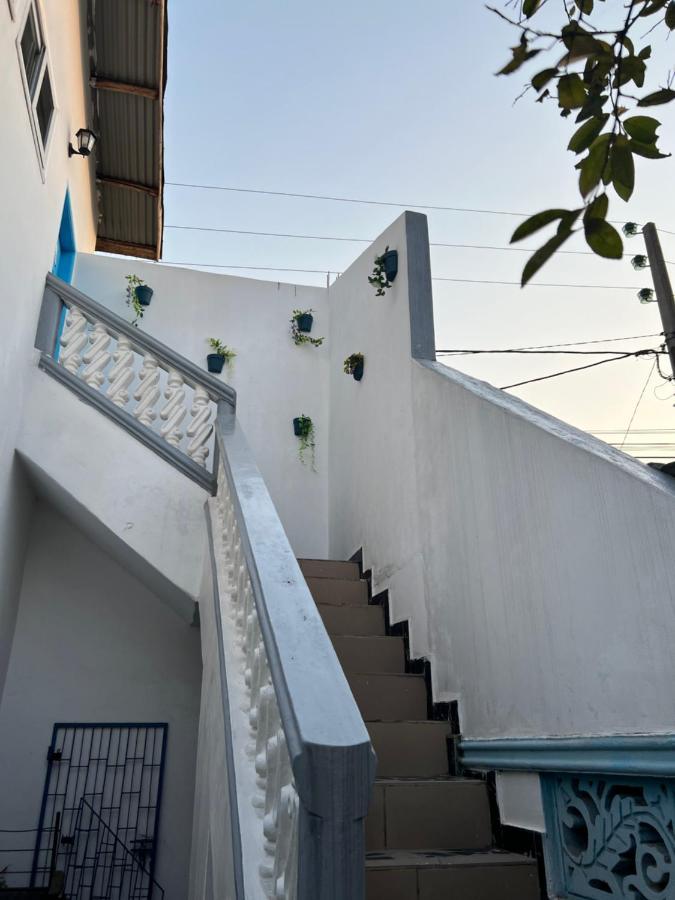 Bel appartement avec petit balcon sympa Porto-Novo Extérieur photo