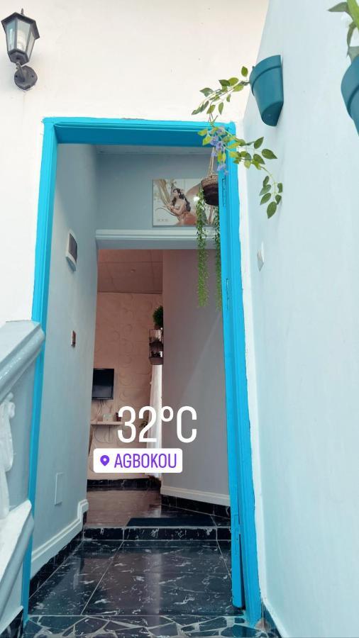 Bel appartement avec petit balcon sympa Porto-Novo Extérieur photo