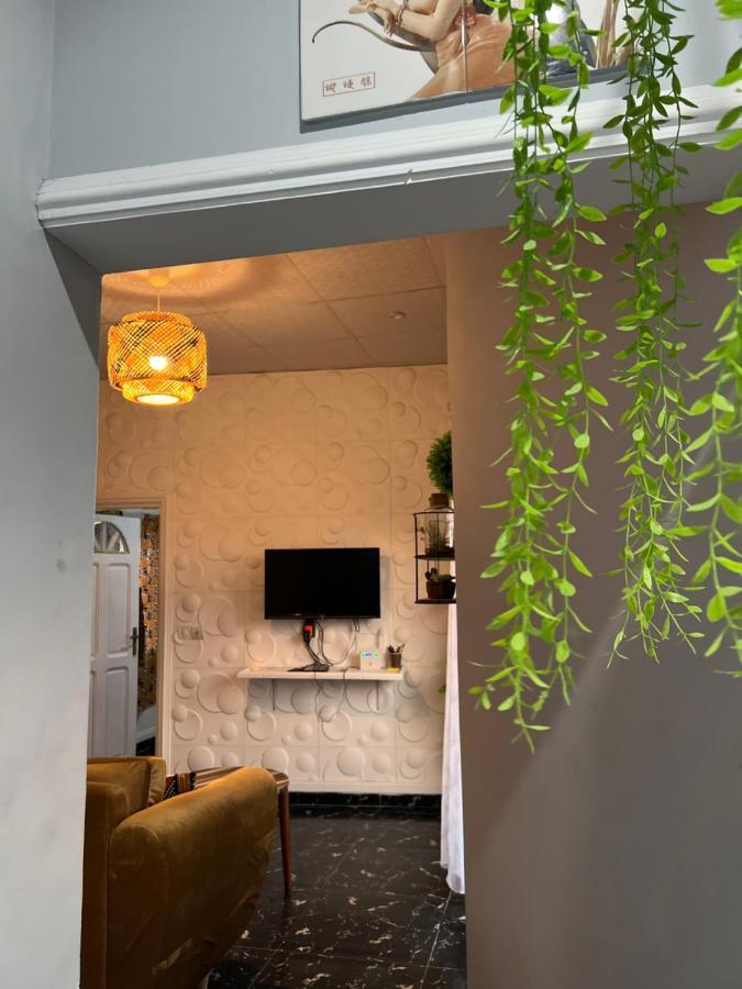 Bel appartement avec petit balcon sympa Porto-Novo Extérieur photo